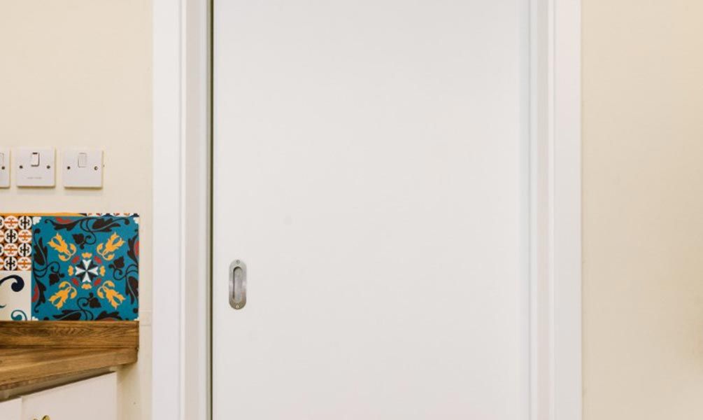 Après Rénovation porte intérieure d'une maison